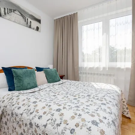 Spacious Close To Warsaw For 5 People By Renters Apartament