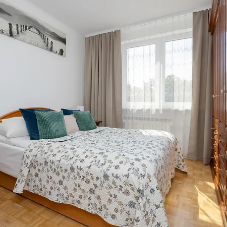 Spacious Close To Warsaw For 5 People By Renters Apartament