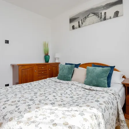 Spacious Close To Warsaw For 5 People By Renters Konstancin-Jeziorna