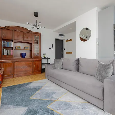 Spacious Close To Warsaw For 5 People By Renters Lägenhet *