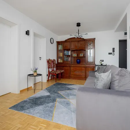 Lägenhet Spacious Close To Warsaw For 5 People By Renters Konstancin-Jeziorna