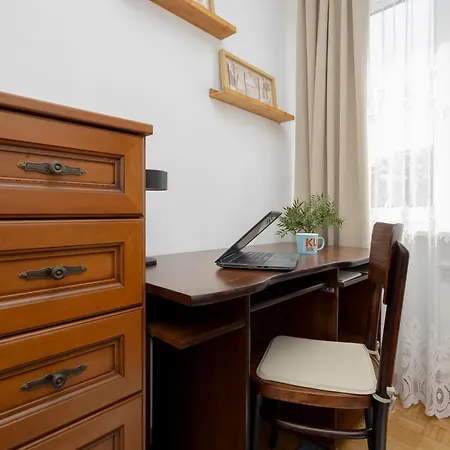 Spacious Close To Warsaw For 5 People By Renters Lägenhet
