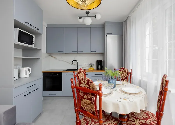 Spacious Close To Warsaw For 5 People By Renters Apartament