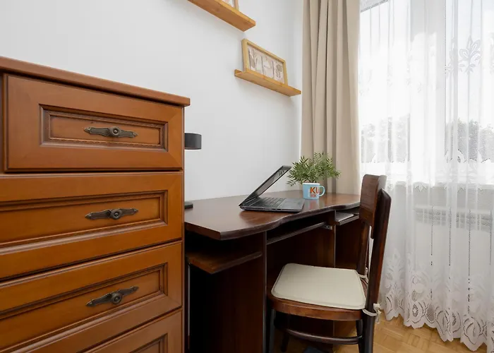 Spacious Close To Warsaw For 5 People By Renters Apartament